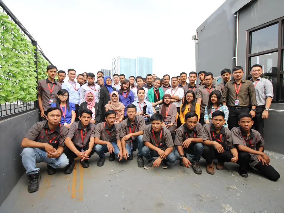 Foto bersama Staff Sthira Nusantara 4
